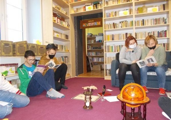 Czytanie ballady "Pani Twardowska"