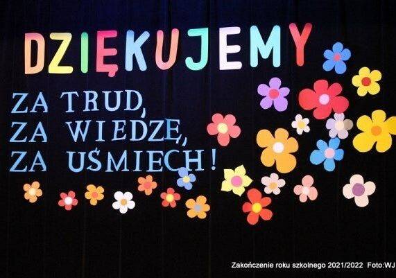 Grafika 1: Zapraszamy do obejrzenia fotorelacji z uroczystych apeli z okazji zakończenia roku szkolnego 2021/2022