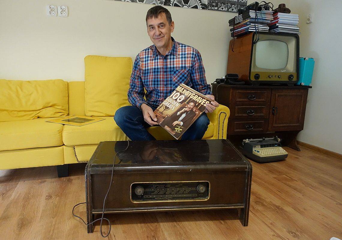 Pan Mirosław Tandek podarował naszej Mediatece pamiątki rodzinne