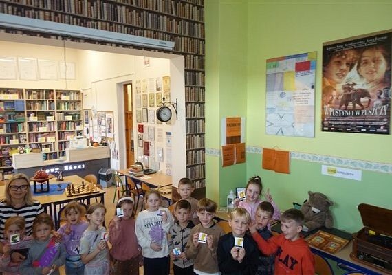 Grafika 1: Zaduszki Literackie - zajęcia wspomnieniowe z kl. IB o twórczości Janiny Porazińkiej