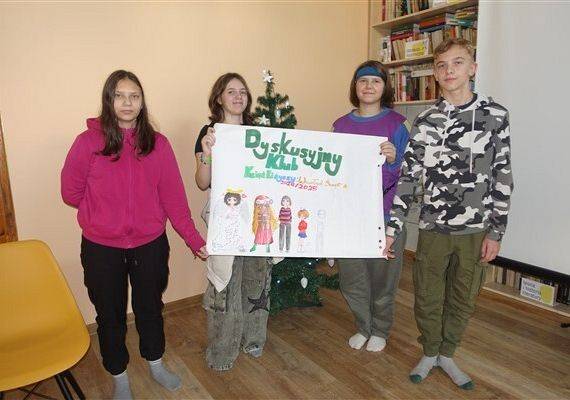 Grafika 1: Przedświąteczne spotkanie członków DKK w Bibliotece Szkolnej w Wicku