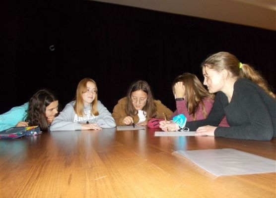 Uczniowie SP Wicko podczas rozwiązywania zadań warsztatowych 3