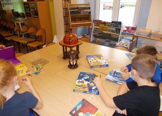 Pierwszo- i drugoklasiści już budują nowe zestawy Lego® w bibliotece 1