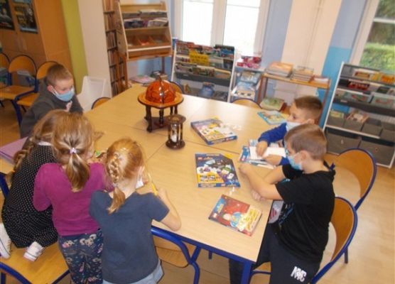 Pierwszo- i drugoklasiści już budują nowe zestawy Lego® w bibliotece 2