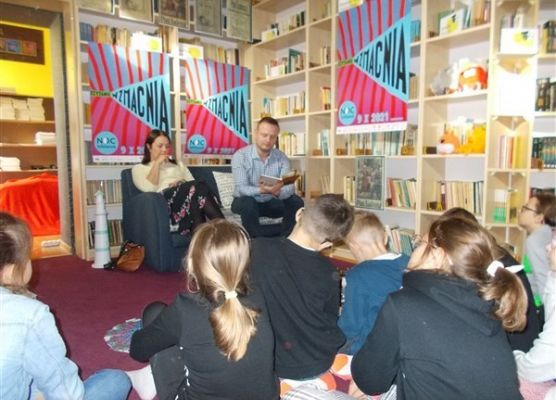 Noc Bibliotek 1- akcja czytelnicza z kl. IVB