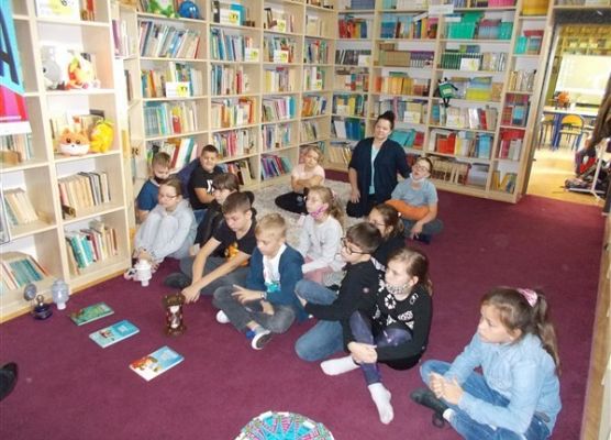 Noc Bibliotek 3- akcja czytelnicza z kl. IVB