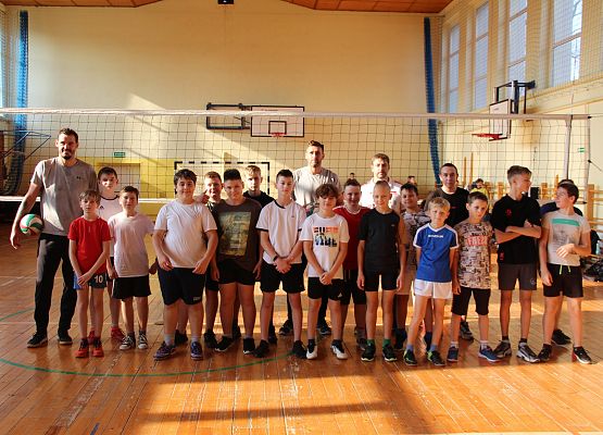 zdjęcie grupowe chłopców grafika