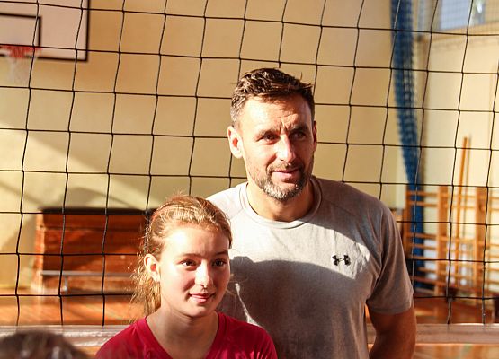 rozdawanie autografów