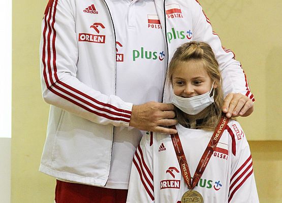 dwie osoby na zdjęciu