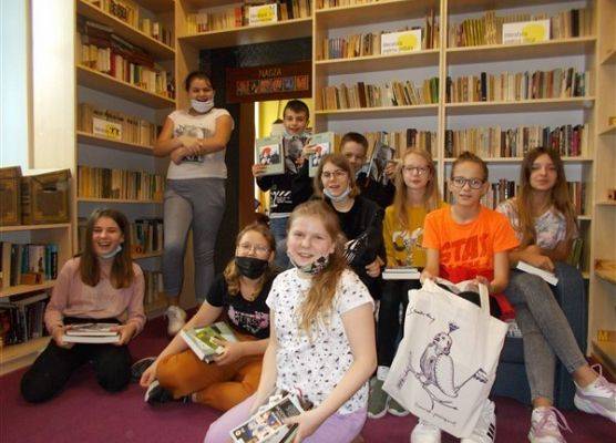 Klasa VIA - uczestnicy "Lem Expressu" w Bibliotece Szkolnej w Wicku