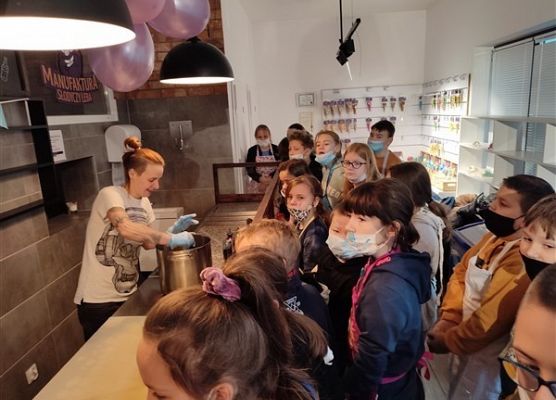 Grafika 5: …A może jeszcze pojechać nad morze? Wycieczka kl. IVb i Va do Łeby