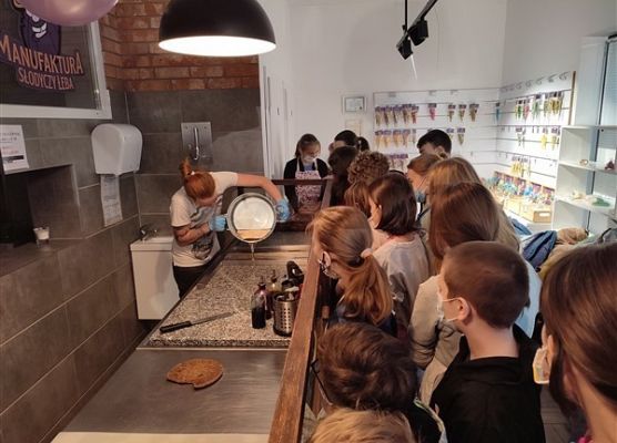 Grafika 6: …A może jeszcze pojechać nad morze? Wycieczka kl. IVb i Va do Łeby