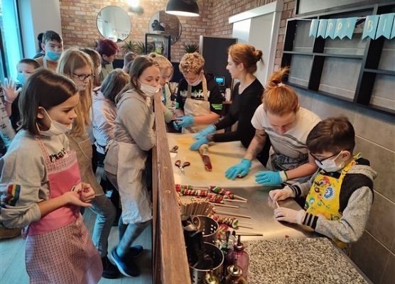 Grafika 10: …A może jeszcze pojechać nad morze? Wycieczka kl. IVb i Va do Łeby