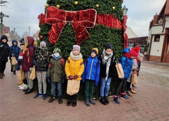 Grafika 15: …A może jeszcze pojechać nad morze? Wycieczka kl. IVb i Va do Łeby