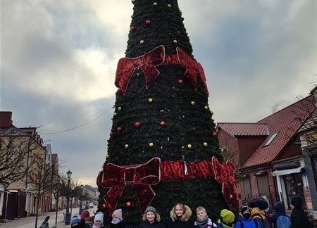 Grafika 18: …A może jeszcze pojechać nad morze? Wycieczka kl. IVb i Va do Łeby