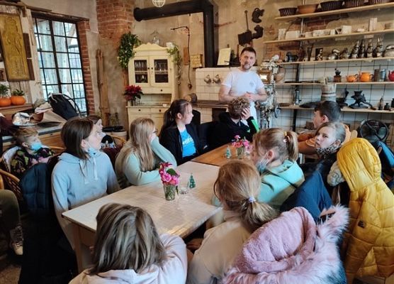 Grafika 19: …A może jeszcze pojechać nad morze? Wycieczka kl. IVb i Va do Łeby