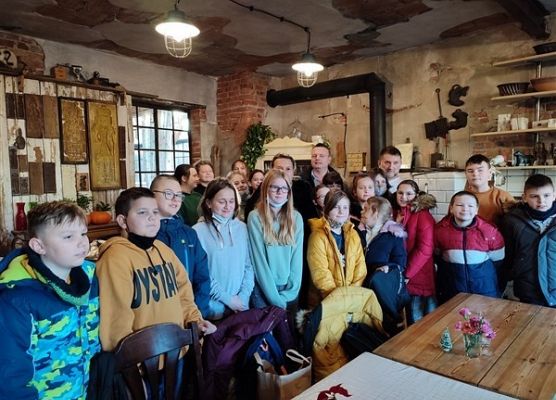 Grafika 35: …A może jeszcze pojechać nad morze? Wycieczka kl. IVb i Va do Łeby