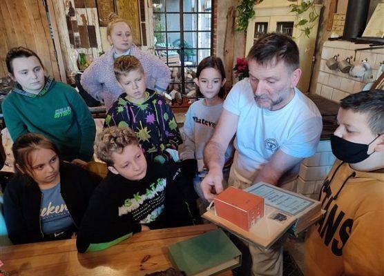 Grafika 39: …A może jeszcze pojechać nad morze? Wycieczka kl. IVb i Va do Łeby