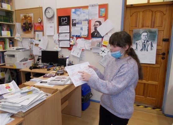 Grafika 18: Uczniowie klasy IIIB poznali baśniowy świat w wersji science fiction „Cyberiady” Stanisława Lema i tworzyli własne projekty robotów