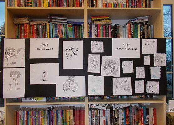 Grafika 2: Wystawa prac klubowiczów Dyskusyjnego Klubu Książki w Bibliotece Szkolnej w Wicku