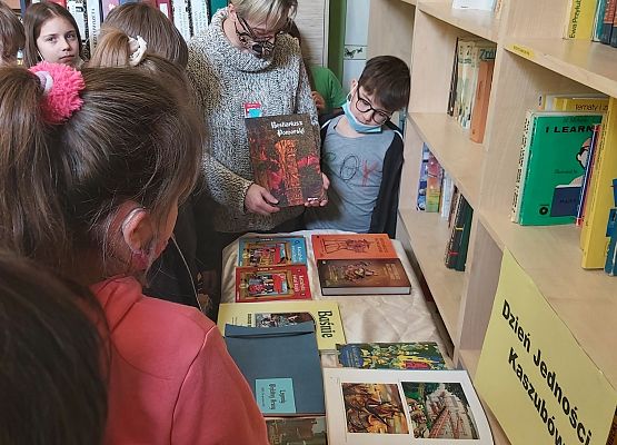 Grafika 4: Obchody Dnia Jedności Kaszubów w szkole w Wicku