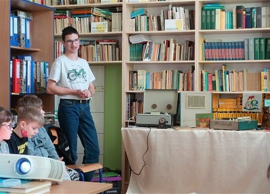 Zajęcia historyczne dla kl. II w Bibliotece SP Wicko 5