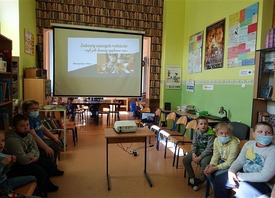 Zajęcia historyczne dla kl. II w Bibliotece SP Wicko 13