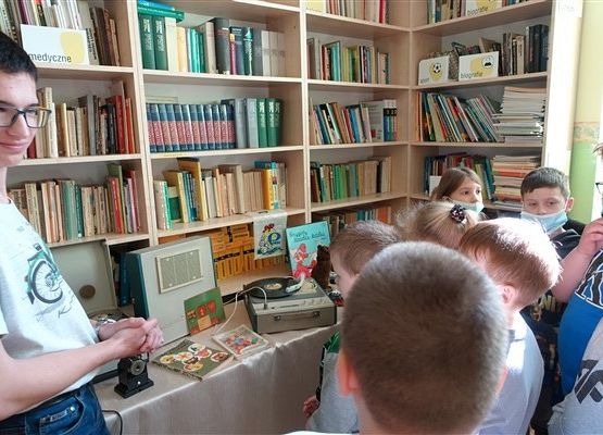 Zajęcia historyczne dla kl. II w Bibliotece SP Wicko 18
