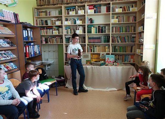 Zajęcia historyczne dla kl. II w Bibliotece SP Wicko 19