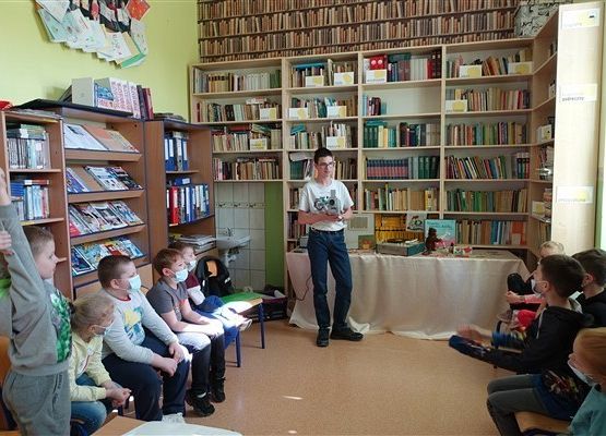 Zajęcia historyczne dla kl. II w Bibliotece SP Wicko 21