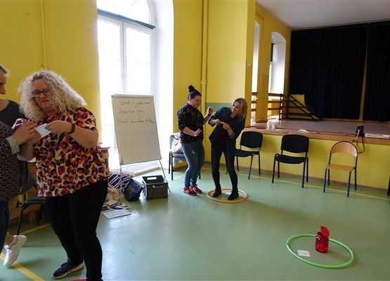 Fotorelacja ze szkolenia "Nauka poprzez zabawę, ruch i emocje kluczem do sukcesu" 11