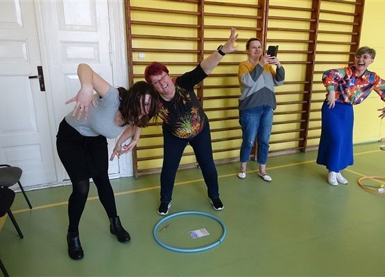 Fotorelacja ze szkolenia "Nauka poprzez zabawę, ruch i emocje kluczem do sukcesu" 16