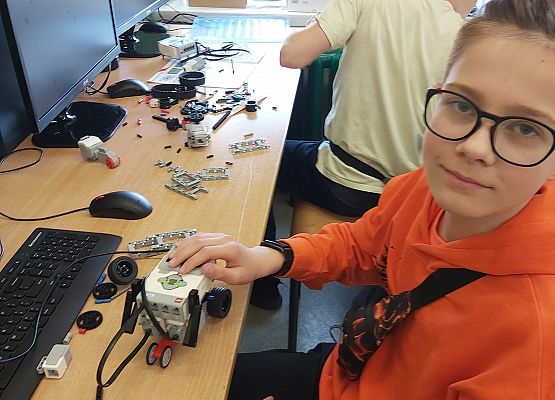 Grafika 7: Robotyka i programowanie w praktyce