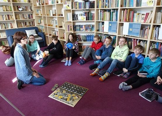 Kl. VIIB grała w historyczną grę planszową i omawiała "Kamienie na szaniec" 1