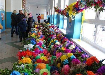 Kiermasz wielkanocny w szkole w Wicku 1