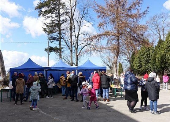 Kiermasz wielkanocny w szkole w Wicku 5