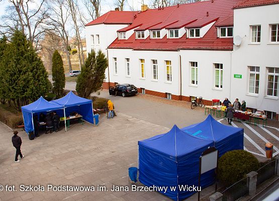 Grafika 10: Kiermasz Wielkanocny na placu przed szkołą już za nami!