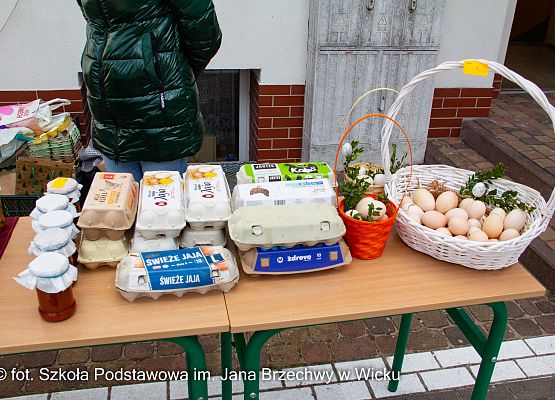 Grafika 13: Kiermasz Wielkanocny na placu przed szkołą już za nami!