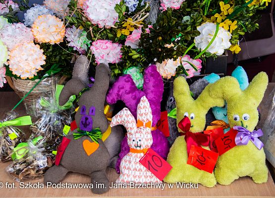 Grafika 20: Kiermasz Wielkanocny na placu przed szkołą już za nami!
