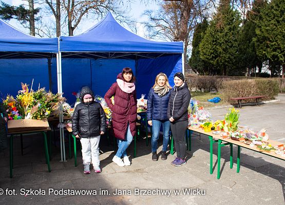 Grafika 26: Kiermasz Wielkanocny na placu przed szkołą już za nami!