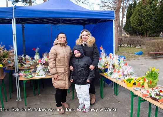 Grafika 27: Kiermasz Wielkanocny na placu przed szkołą już za nami!