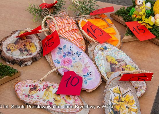 Grafika 28: Kiermasz Wielkanocny na placu przed szkołą już za nami!