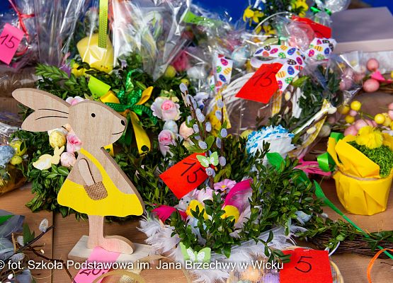 Grafika 29: Kiermasz Wielkanocny na placu przed szkołą już za nami!