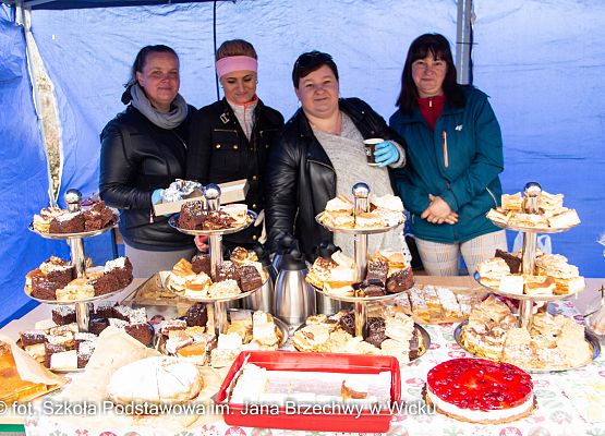 Grafika 32: Kiermasz Wielkanocny na placu przed szkołą już za nami!