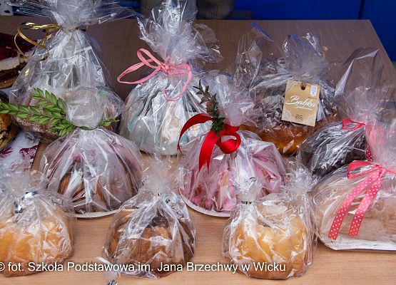 Grafika 35: Kiermasz Wielkanocny na placu przed szkołą już za nami!