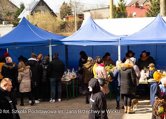 Grafika 38: Kiermasz Wielkanocny na placu przed szkołą już za nami!