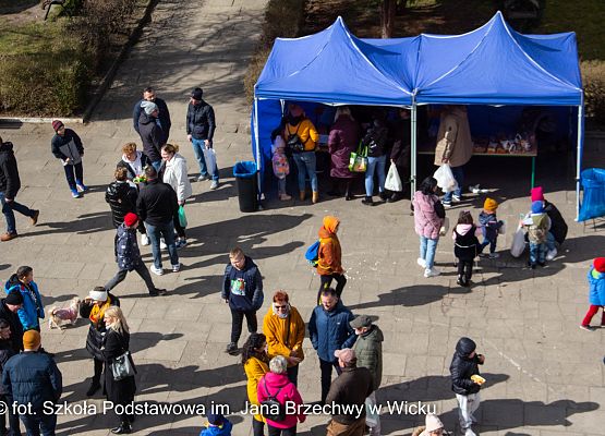 Grafika 42: Kiermasz Wielkanocny na placu przed szkołą już za nami!