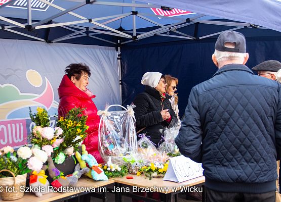 Grafika 43: Kiermasz Wielkanocny na placu przed szkołą już za nami!