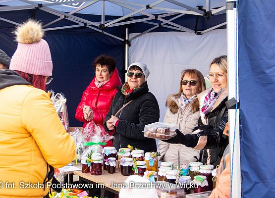 Grafika 44: Kiermasz Wielkanocny na placu przed szkołą już za nami!