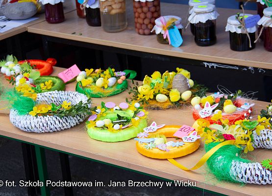 Grafika 48: Kiermasz Wielkanocny na placu przed szkołą już za nami!